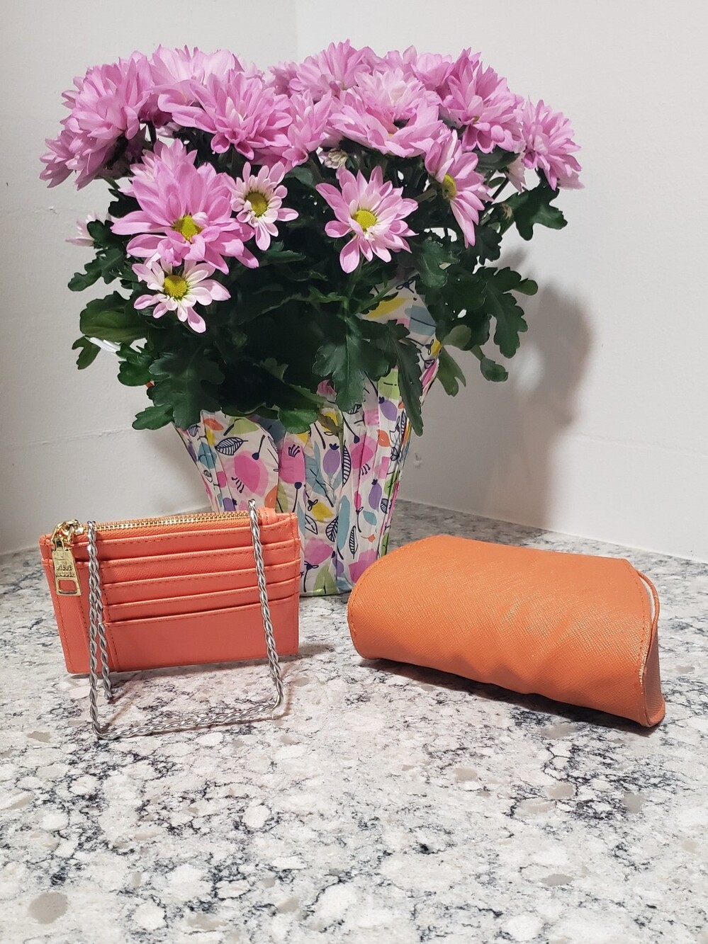 Steve Madden Card Holder With Tory Burch Sunglass Case Bundle - Picture 2 of 11